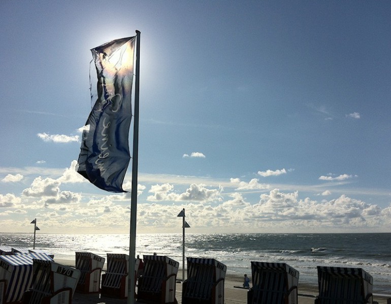 2013-08-14 18.09.35 hdr - sonne hinter fahne